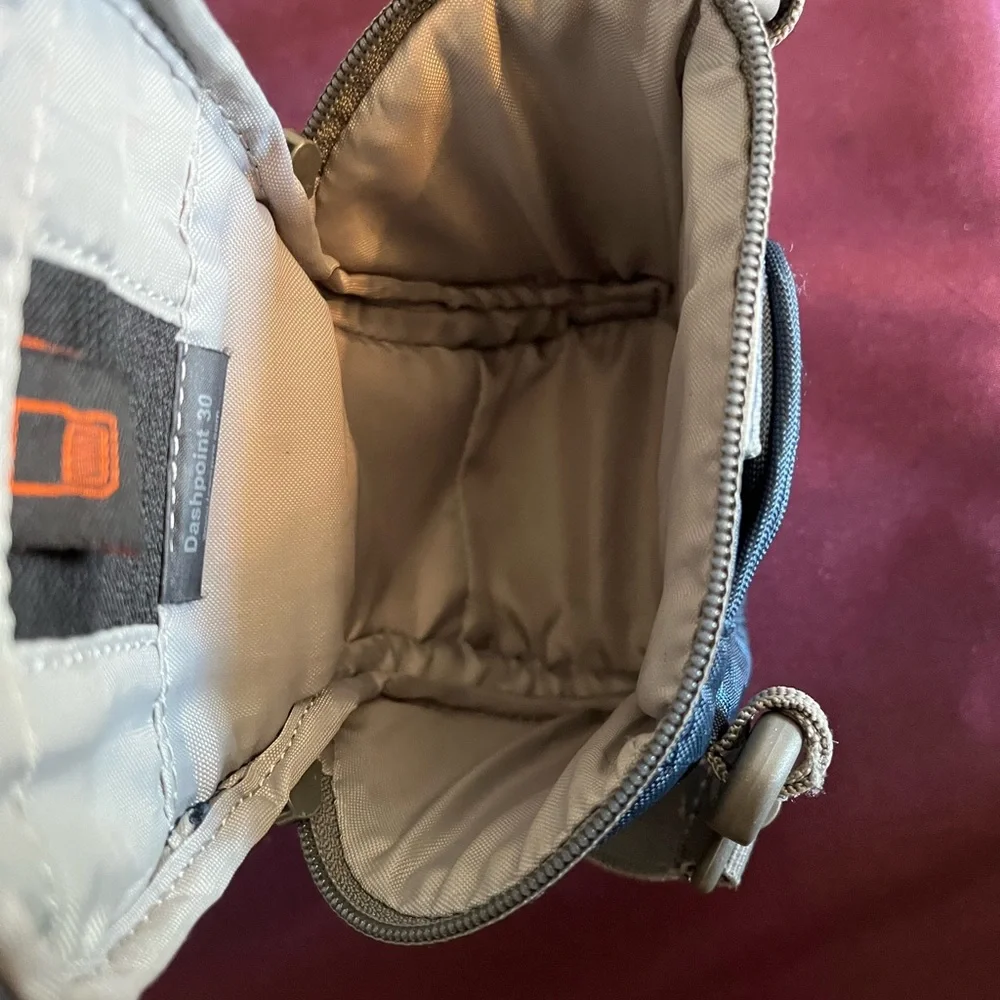 Lowepro camera case Dashpoint 30, Galaxy Blue